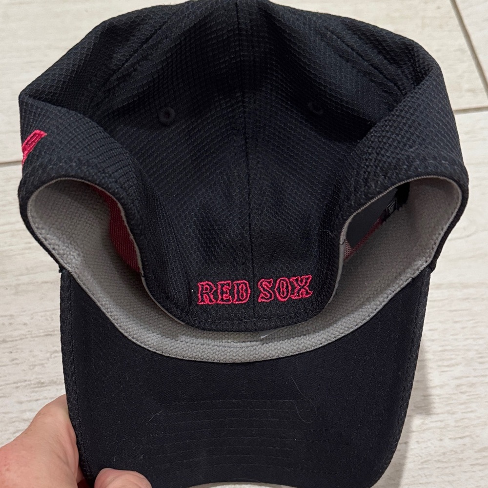 Fitted Boston Red Sox Pink and Black Baseball Cap - Picture 3 of 4